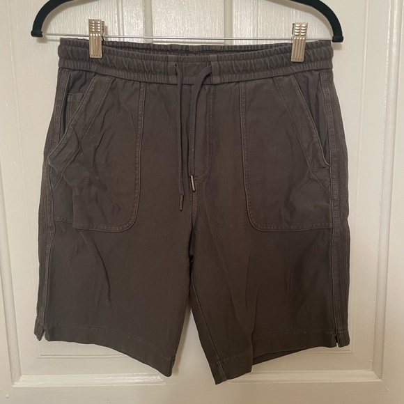 Athleta Olive Farollon Bermuda shorts size 2 - Picture 3 of 5